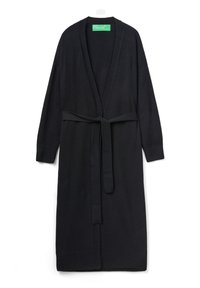 Černý pletený župan s překlápěcím designem, dlouhými rukávy a zavazováním v pase. Má žebrované manžety a lem pro strukturu a texturu.