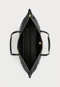 Juodas odinis rankinis krepšys su auksine užtrauktuku, dviem rankenomis ir dviem vidinėmis compartmentais. Tekstūruotas išorė ir lygi juoda audinio pamušalas.