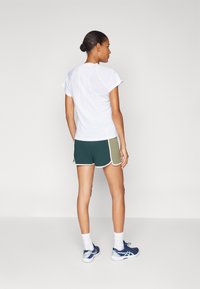 Lacoste Sport SHORTS - Sports shorts - sinople/khaki