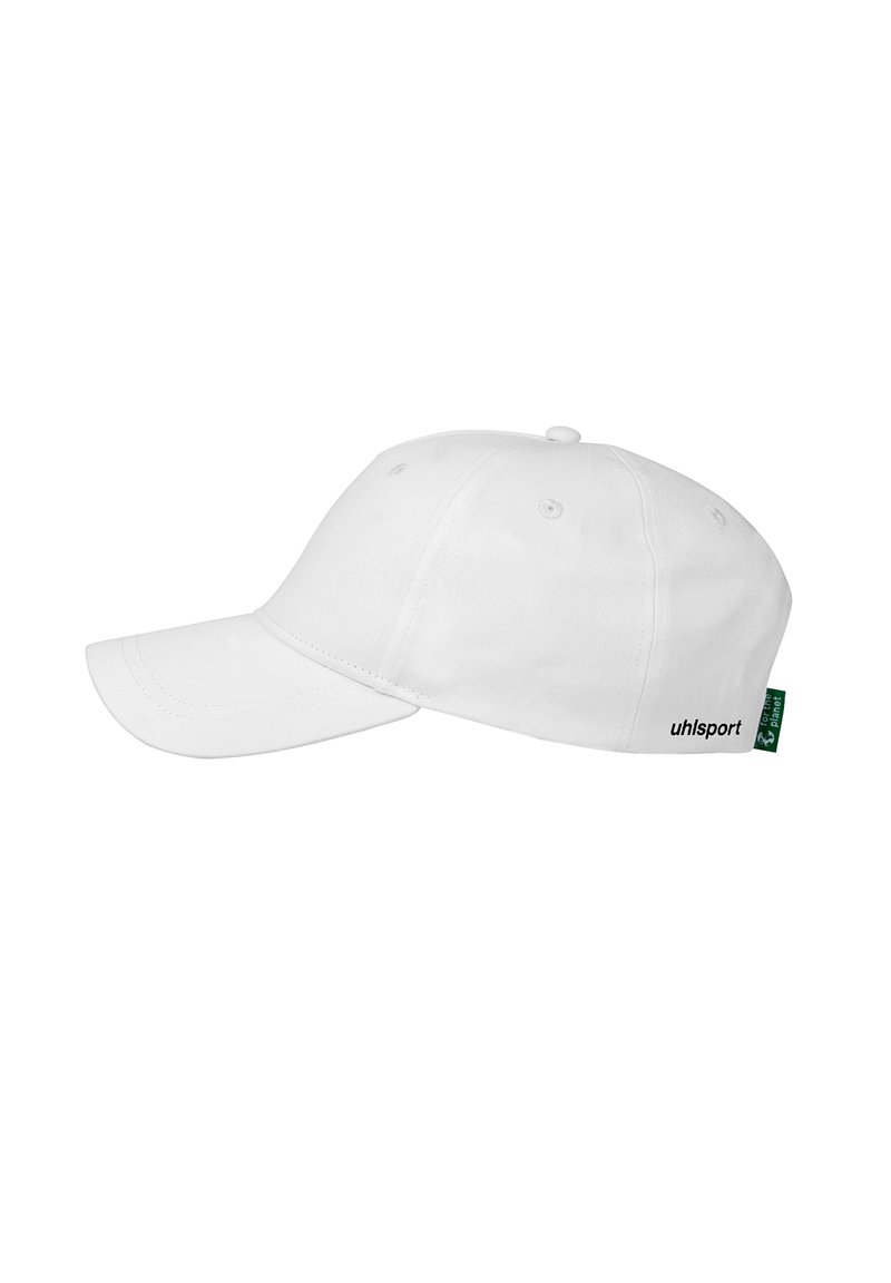 Hvid baseballcap med en buet skygge, lavet af bomuld, med et sort "uhlsport" logo og et grønt mærke på siden.
