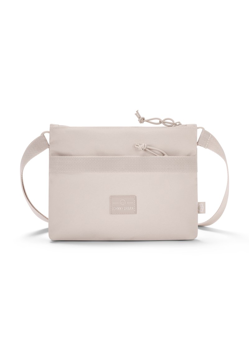 Borsa a tracolla in tessuto beige con chiusura a zip, tracolla regolabile e tasca frontale. Presenta una patch con logo e una texture liscia.