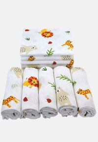Ensemble de six langes en coton muslin, présentant des motifs d'animaux colorés sur un fond blanc. Chaque lange est roulé et soigneusement empilé.