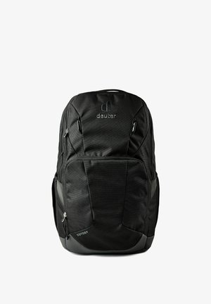 Mochila negra Deuter Cotogy con bolsillos delanteros y laterales con cremallera, correas de hombro acolchadas y tela resistente.