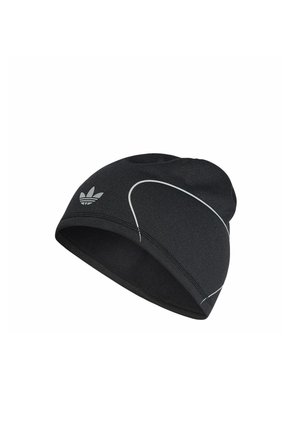 Czarna czapka typu beanie Adidas z białymi zakrzywionymi odblaskowymi liniami i logo Adidas Trefoil z boku, wykonana z miękkiego, elastycznego materiału.