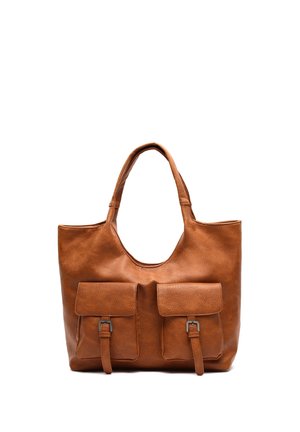 Brązowa torba na ramię ze skóry o gładkiej fakturze, wyposażona w dwie przednie kieszenie z klapkami oraz wytrzymałe paski na ramię.