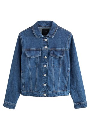 Blaue Jeansjacke mit langen Ärmeln, Knopfleiste vorne, zwei Brustklappentaschen und einem Kragen, flach auf weißem Hintergrund ausgelegt.