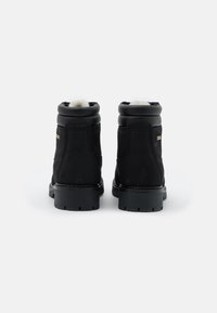Tamaris Botines con cordones - black
