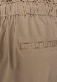 Vero Moda Tall VMEVANY LOOSE STRING - Calças - silver mink