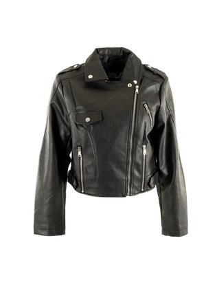 Giacca da motociclista in pelle nera con design accorciato, chiusura con cerniera frontale, spallacci e due tasche con cerniera. Texture liscia con hardware argentato.
