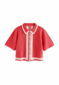 Röd kortärmad croppad skjorta med vita kontrastkanter och knappar, med en texturerad öppen stickad mönster och scallopade kanter.
