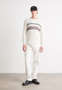 Tommy Hilfiger GLOBAL STRIPE - Jumper - ivory