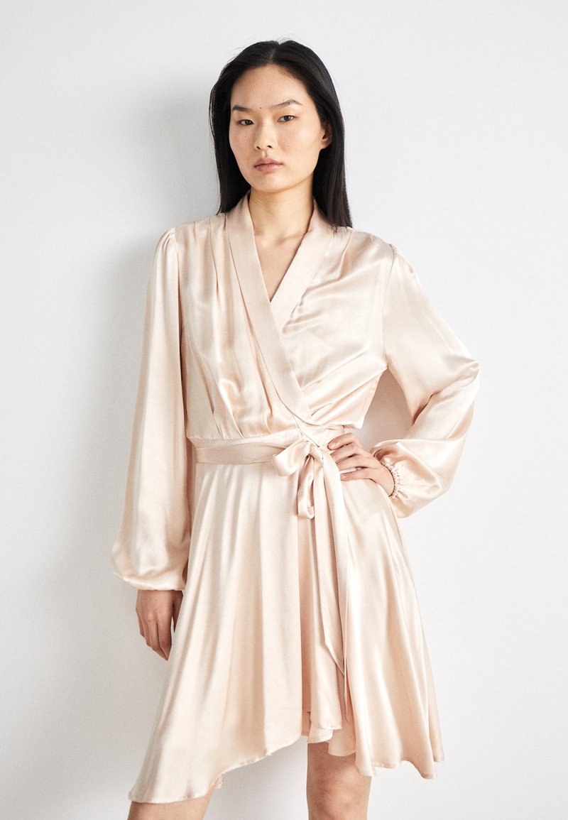 Cras LAURA DRESS - Koktélruha / Partiruha - champagne white