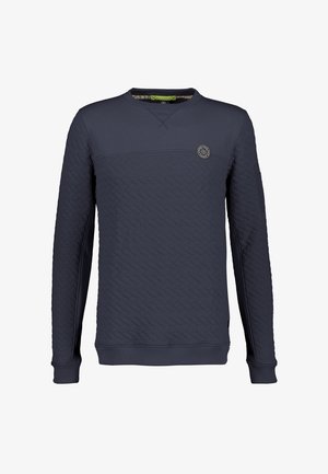 Marineblauwe gewatteerde sweatshirt met geribde manchetten en zoom, ontwerp met ronde hals, voorzien van een geweven logo patch op de bovenste linkerkant van de borst.