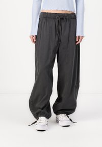 Free People HADLEY - Kalhoty - black