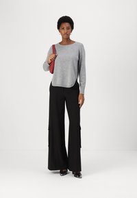 Repeat - Sweter