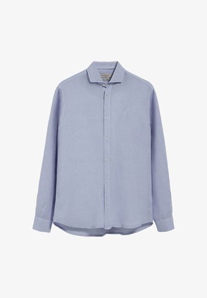 Lichtblauwe langsl_APN-7-arms_shirt gemaakt van een zachte stof, met een knoopsluiting aan de voorkant, puntige kraag en een klein logo op de borst.