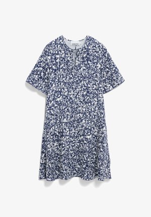 Robe florale avec un col rond, des manches courtes et un ourlet évasé. Tissu bleu marine avec des motifs de taches blanches. Texture douce.