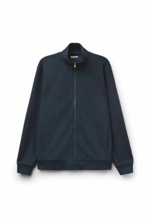 Navyblauwe ritsjack met hoge kraag, lange mouwen en ribgebreide manchetten en zoom. Glad materiaal en minimalistisch ontwerp.