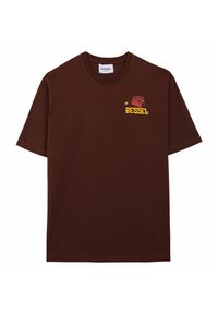 Camiseta de algodón marrón con cuello redondo, mangas cortas y un estampado gráfico colorido que presenta una caja de herramientas y la palabra "BESSEL" en el pecho.