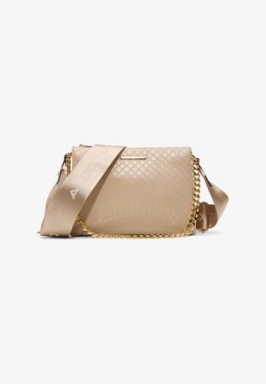 Borsa a tracolla di pelle trapuntata color beige con accenti in oro e una tracolla beige con logo, che presenta una forma rettangolare e una trama liscia.