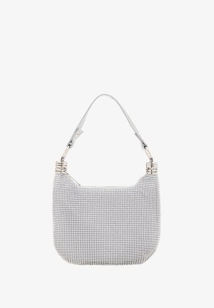 Grå og sølv håndtaske med et tekstureret mønster, rund form, skulderrem og skinnende hardware detaljer. Lynlåslukning øverst.