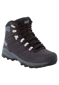 Schwarzer und grauer Jack Wolfskin Wanderstiefel mit rot gestreiften Schnürsenkeln, gepolstertem Schaft und robuster Sohle, die für den Outdoor-Einsatz konzipiert ist.
