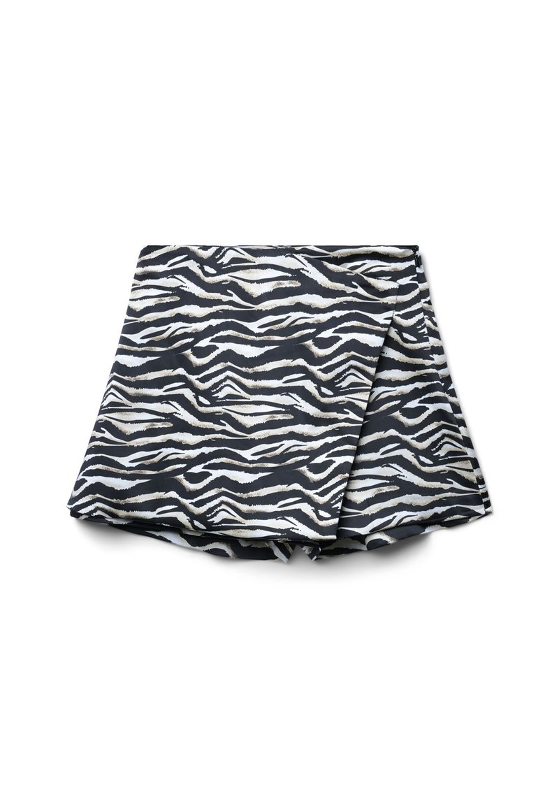 Jupe à motif zèbre noir et blanc avec un design enveloppant, présentant une texture douce et un tissu fluide. Les bords sont soigneusement finis.