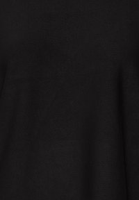 Textile noir avec une texture lisse et côtelée. Le matériau est uniforme sans motifs ou détails matériels prononcés.