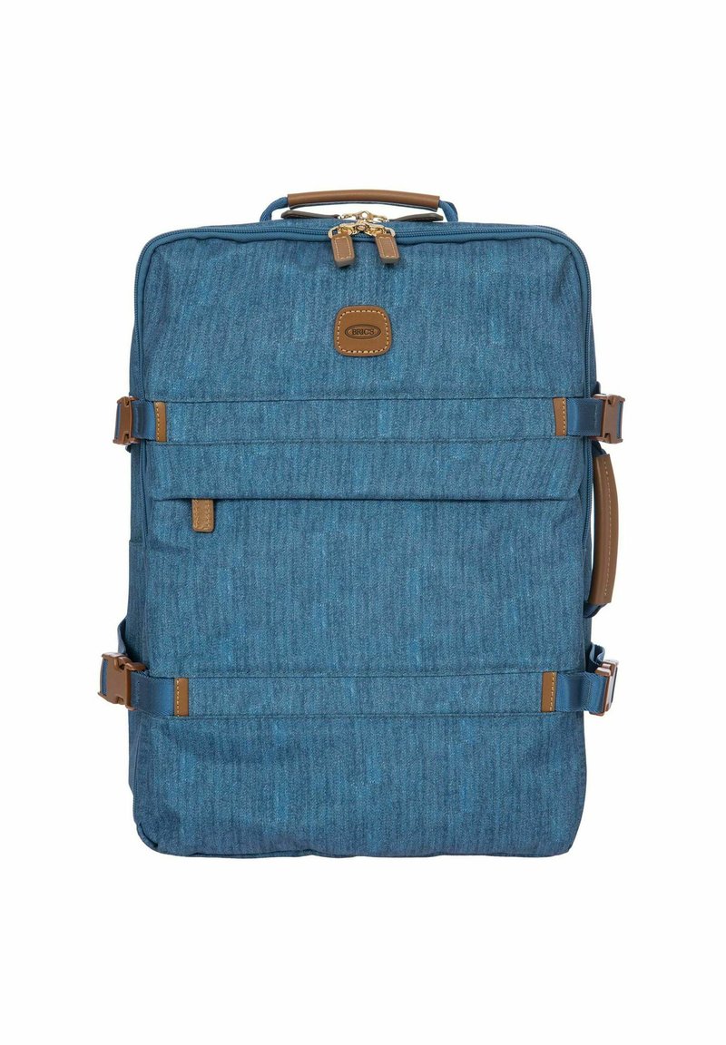 Sac à dos en tissu bleu avec des accents en cuir, plusieurs compartiments, fermetures éclair, bretelles réglables et une poignée sur le dessus. Finition texturée.