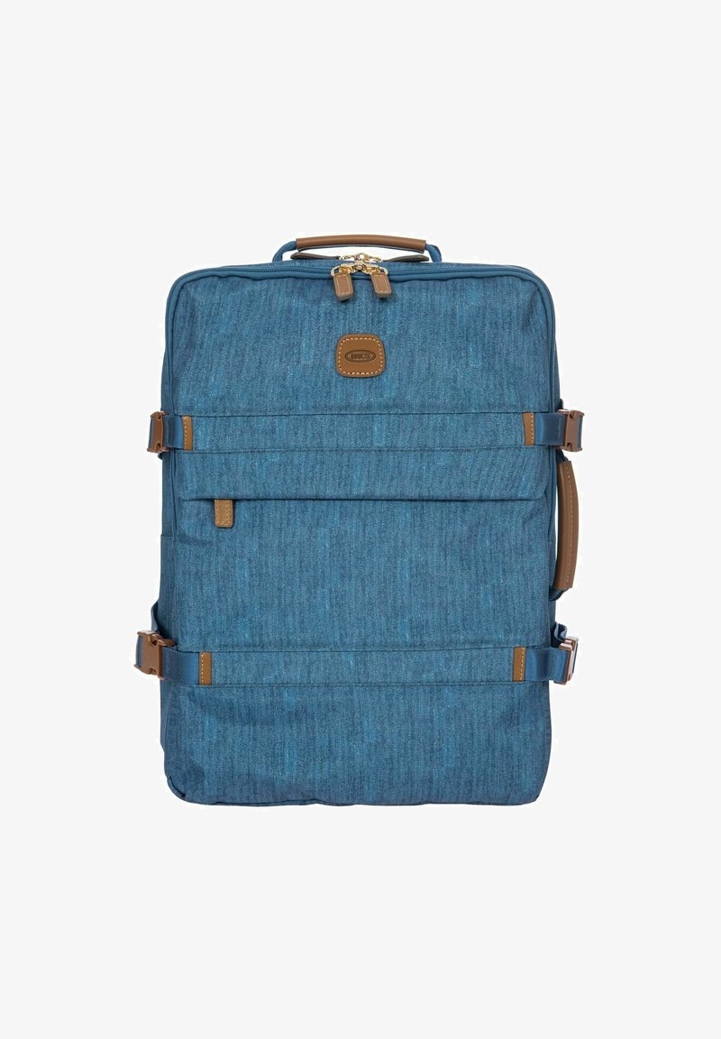 Sac à dos en tissu bleu avec des accents en cuir, plusieurs compartiments, fermetures éclair, bretelles réglables et une poignée sur le dessus. Finition texturée.