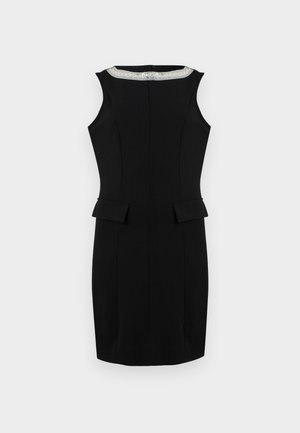 Schwarzes ärmelloses Kleid mit strukturierter Passform, Peplum-Akzenten an der Taille und dekorativen helleren Verzierungen entlang des runden Halsausschnitts.