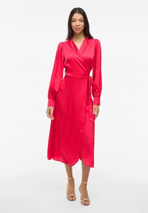 Punat hamekako punaiset satiini rypäleet, joissa on pitkät puffihihat, V-pääntie ja vyötärökiristys; midi-pituus, jossa on kevyt etureikä. Sujuva rakenne ja kiiltävä pinta.