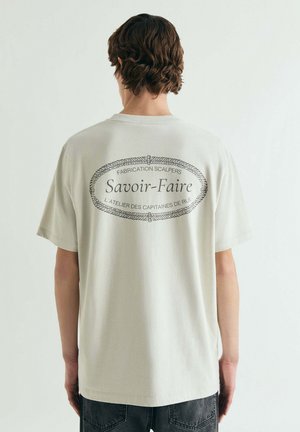 SAVOIR FAIRE TEE - Camiseta estampada - beige