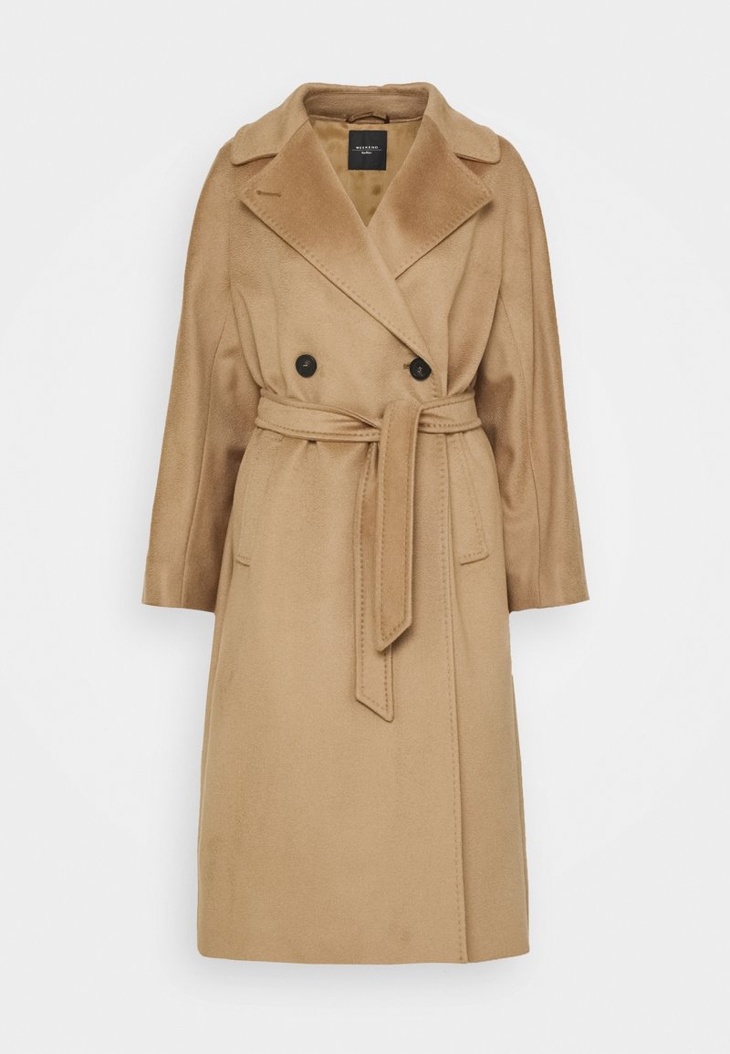 Manteau en mélange de laine couleur chameau à double boutonnage, avec de larges revers et une ceinture assortie. Comprend des manches longues et des coutures discrètes.