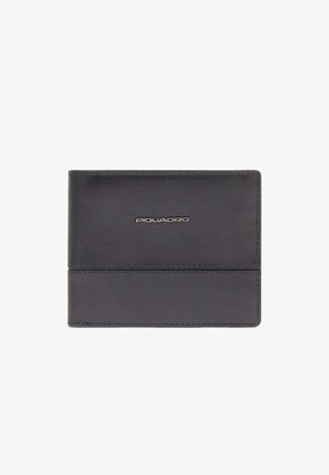 Portafoglio bifold in pelle nera con bordi cuciti e logo "Piquadro" in argento centrato sul pannello frontale.