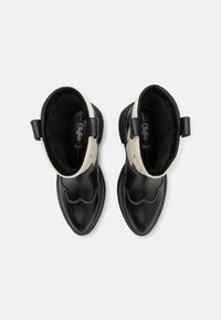 Buffalo BULL BOOT MID - Μποτάκια πλατφόρμα - black/white