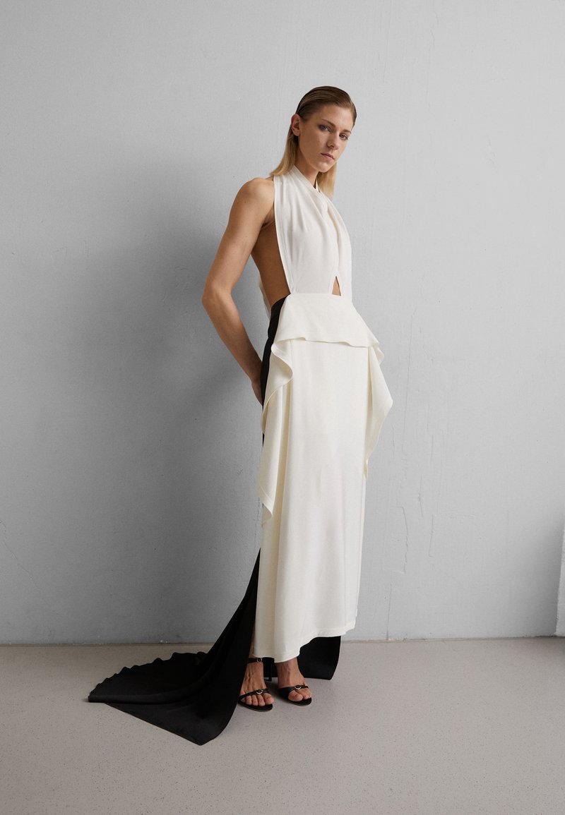 victoria-beckham-sleeveless-circle-draped-dress-ballkleid-ivory