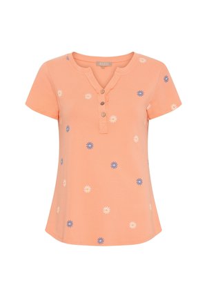  ferskenfarvet t-shirt med korte ærmer og V-hals, med blomsterbroderi i hvid, gul og blå samt tre-knaps detaljer.