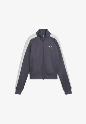 Giacca sportiva con zip di colore grigio scuro con strisce bianche sulle maniche, tasche frontali e logo Puma bianco sul petto.