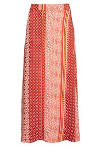 Falda maxi de color rojo con un patrón que presenta franjas horizontales y diversos diseños geométricos. Fabricada con una tela ligera y de textura suave.