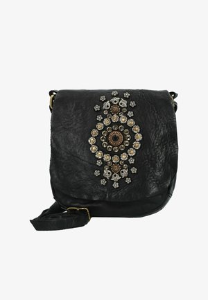 Borsa a tracolla nera in pelle con decorazioni in argento e oro, caratterizzata da un motivo floreale e dettagli a forma di teschio sul davanti.