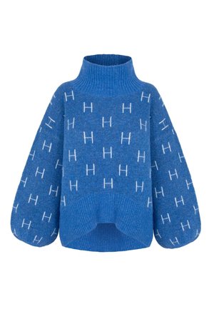 Blå strikket turtleneck sweater med ballonærmer, ribkant og hvidt "H"-mønster jævnt fordelt over stoffet.