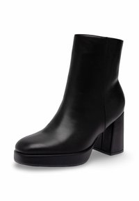 Botte de cheville en cuir noir pour femme avec bout rond, talon bloc et semelle plateforme, incliné pour montrer le côté extérieur et l'arrière.
