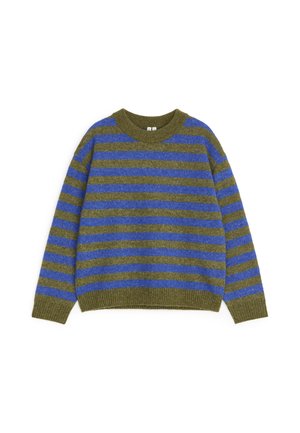 Jersey de punto de manga larga con rayas horizontales en azul y verde oliva y puños, cuello y bajo de canalé.