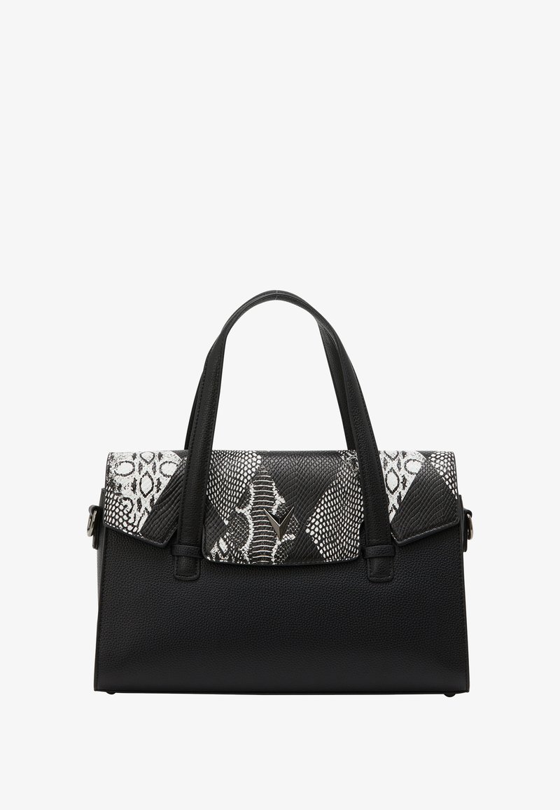 Sort håndtaske med en flap i slangemønster. Har en glat lædertekstur, solide håndtag og en sølvfarvet hardwaredetalje på forsiden.