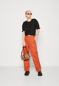 Denim Project SHIRRED - Marškinėliai su spaudiniu - black