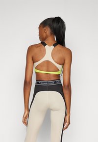 Puma 4KEEPS EVERSCULPT  - Športni modrček s srednjo podporo - putty