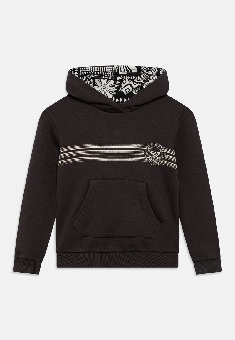 Sudadera gris oscuro con capucha, que presenta un diseño de rayas blancas y un estampado gráfico en el pecho. Forro de capucha con patrón en blanco y negro.