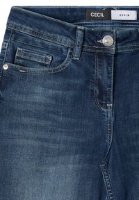Vaqueros de mezclilla azul oscuro con una textura suave, que presentan un diseño clásico de cinco bolsillos, cierre de botón y detalles de costura en contraste.