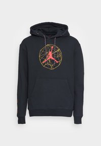 Felpa nera con cappuccio con un grande logo Jumpman geometrico in rosso e giallo. Include una tasca frontale e stringhe multicolori.